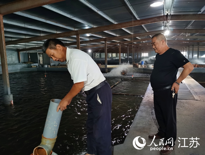 娌堢帀鍗庯紙鍙筹級鍦ㄦ俯瀹ゅぇ妫氬唴涓烘潙姘戣茶В槌楅奔鍏绘畺杩囩▼涓鐨勭粏鑺傘備汉姘戠綉璁拌呯帇缁т寒鎽