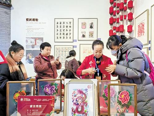 2月4日，“喜迎新春”非遗展示体验活动在河北博物院举办。图为活动现场。河北日报记者 史晓多摄