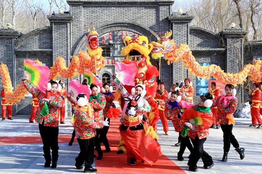 热情似火的冰雪民俗演艺烘托出新年的喜庆。长春市朝阳区供图