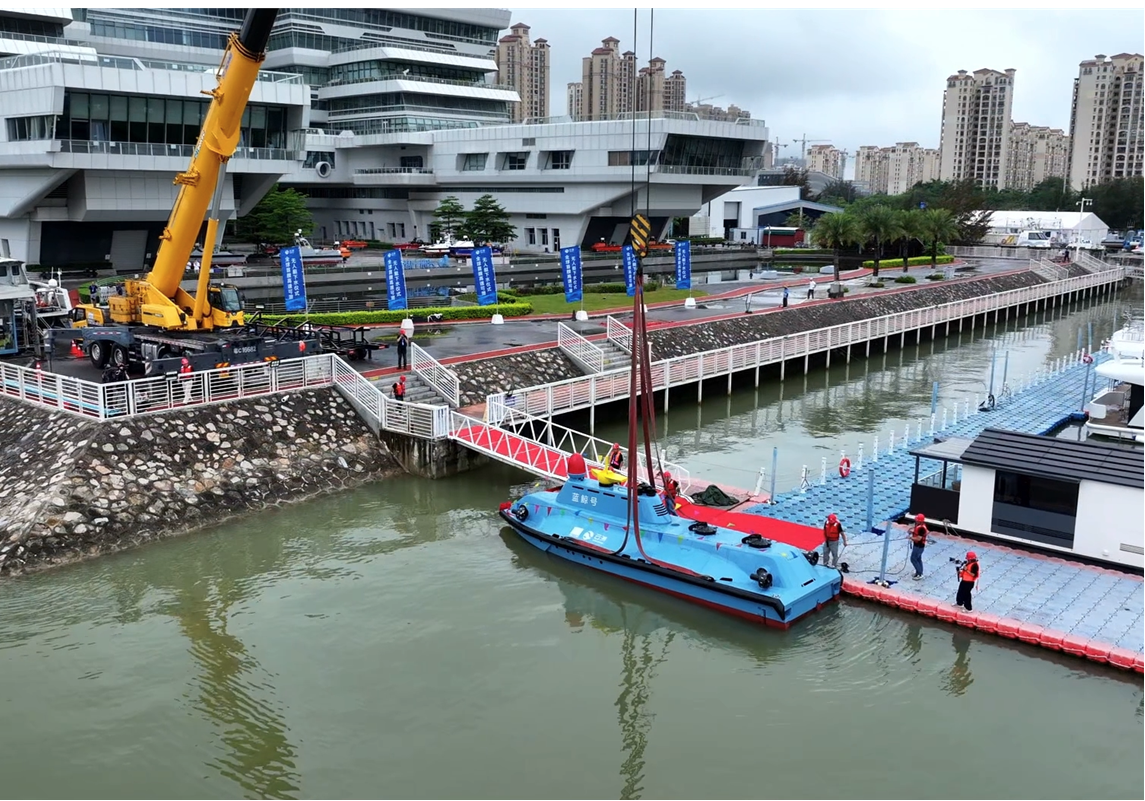 “蓝鲸号”下水仪式现场。珠海云洲智能科技股份有限公司供图