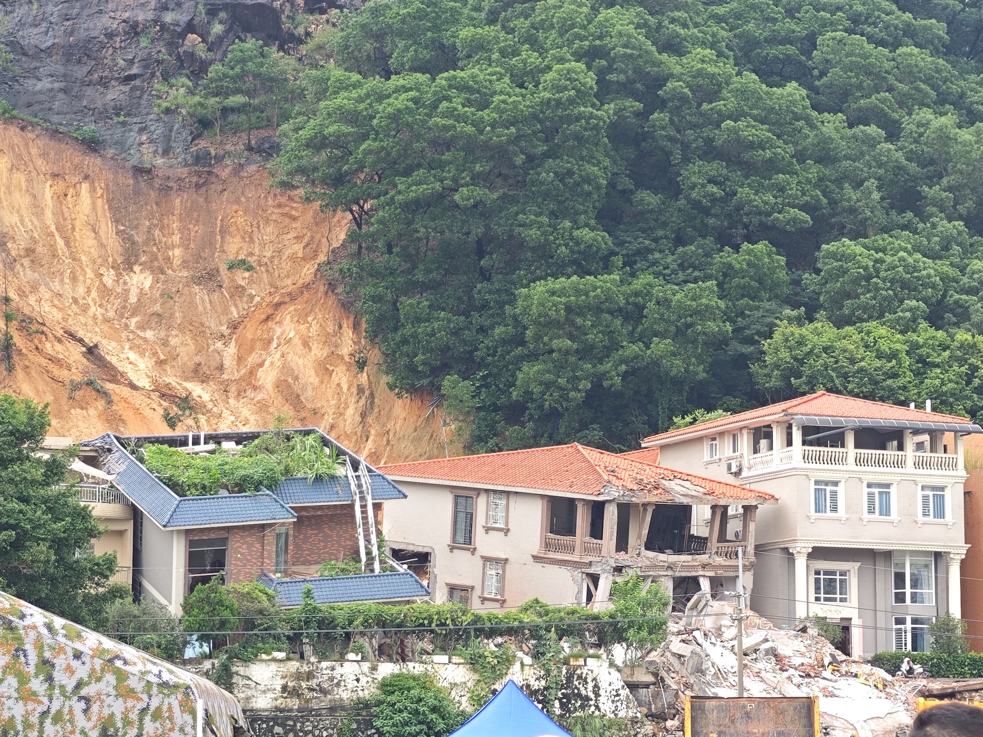 8月6日，广州白云山体滑坡现场。实习生 陈星摄