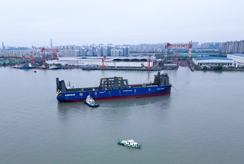 全新一代海上先进风电运输船在镇江下水。镇江海事局供图