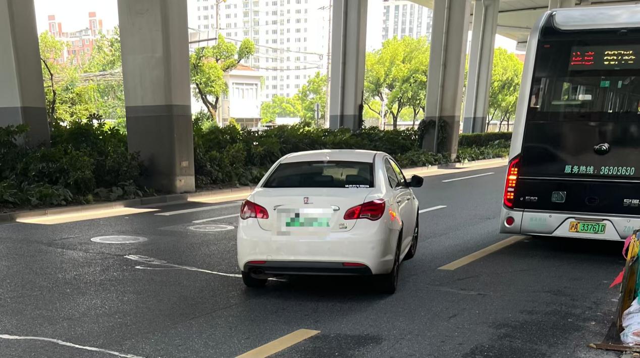 记者在上海火车站附近打到的“黑车”。马作鹏摄