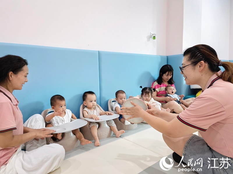 园区开设婴幼园，让不少年轻夫妻得以“楼上上班，楼下带娃”。人民网记者 马晓波摄