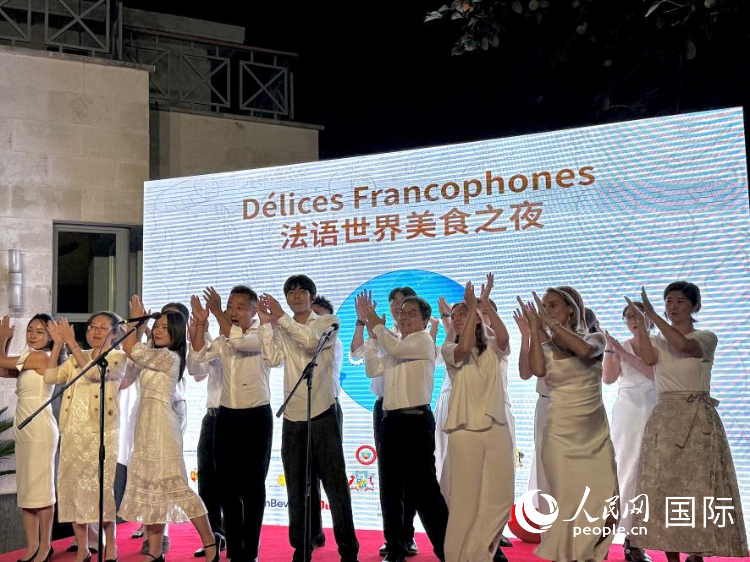 9月19日，活动现场，法语国家合唱团Maurice Ravel带来精彩歌曲表演。实习生 王怡然摄