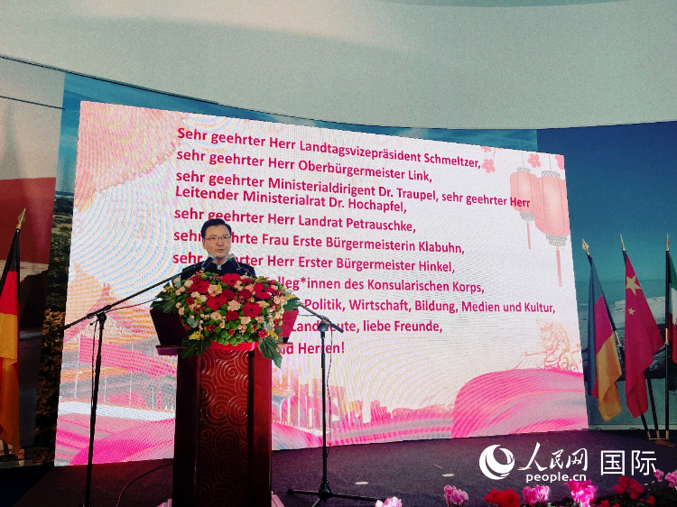 中国驻杜塞尔多夫总领事余勇致辞。人民网记者 刘赫摄