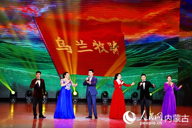 2025年第十届内蒙古自治区乌兰牧骑艺术节落幕现场。实习生 韩飞月摄