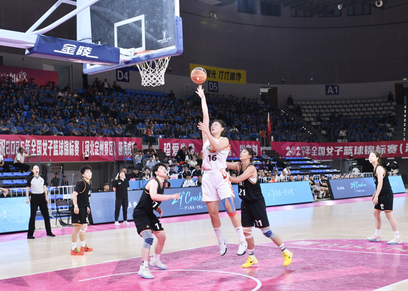 2025全国女子篮球锦标赛（河北定州赛区）比赛现场。李丹丹摄